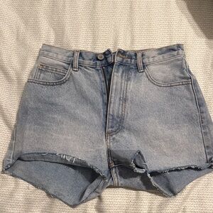 brandy melville Classic Denim Women's Shorts
worn once
size m